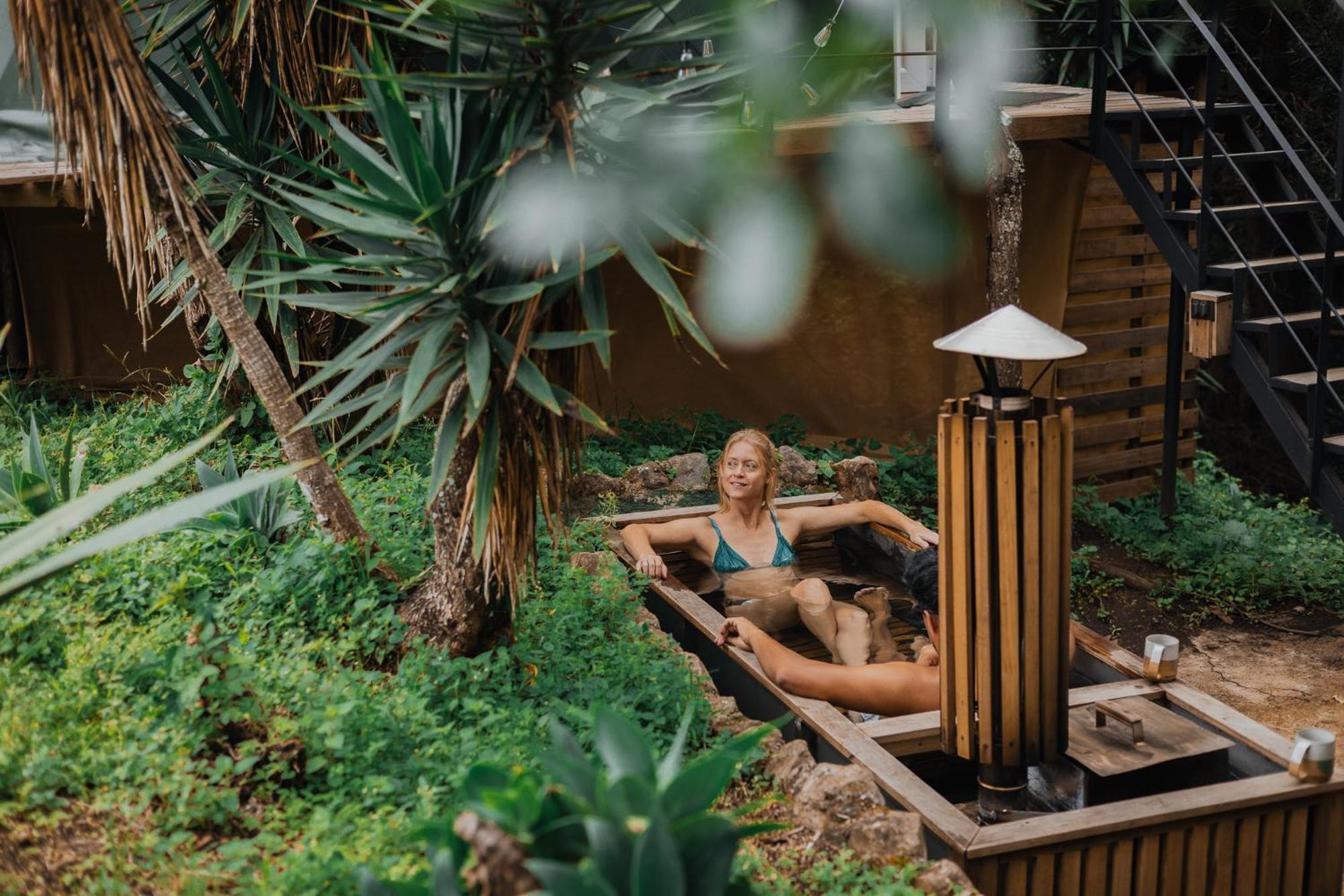 Las Cupulas At Earth Lodge Antigua Exterior photo